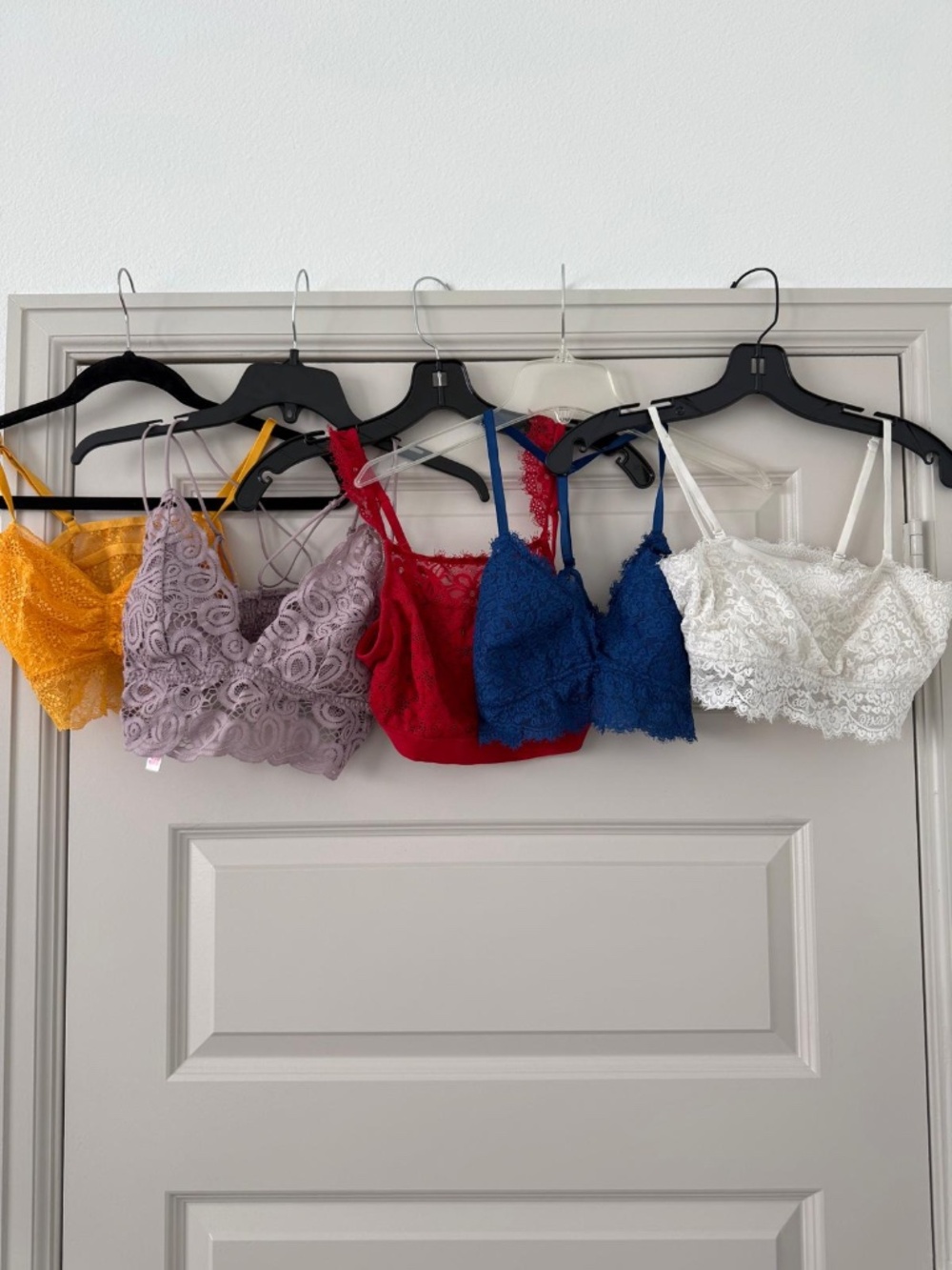 Lot of 5 lace bralettes - AERIE & PINK VICTORIA SECRETS - MEDIUM / LARGE SIZES